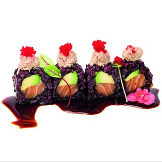105. Noir maguro roll