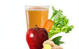 Centrifuga con mela, carota, sedano, zenzero