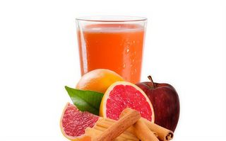 Centrifuga con mela, pompelmo, cannella