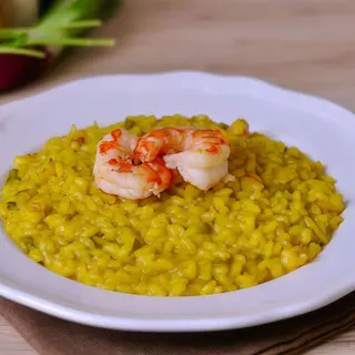 Risotto allo zafferano e code di gamberi