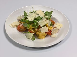 Pomodorini, rucola e scaglie di grana