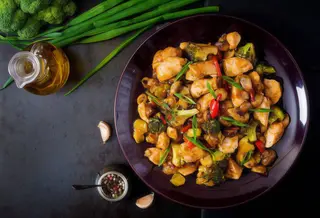 243. Pollo con misto di verdure