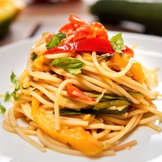 spaghetti di grano saraceno all'ortolana