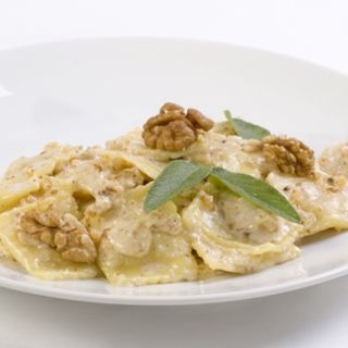 agnolotti di carne salsa noci