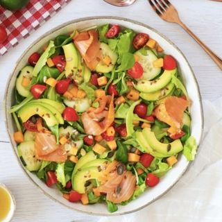insaltone con salmone avocado