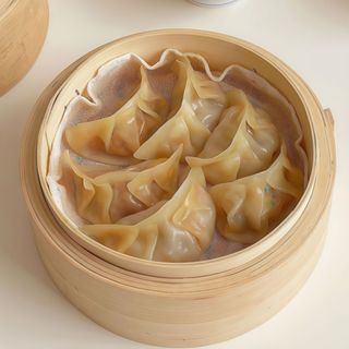 42.ravioli di manzo al vapore (4pz) 蒸手工牛肉饺子