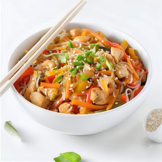 P18. Spaghetti di riso con pollo