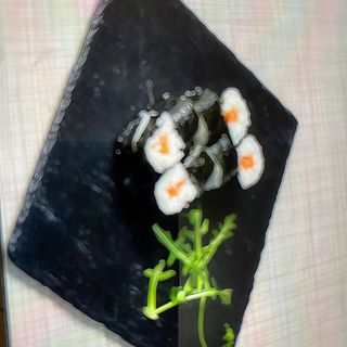 73 Hosomaki sake salmone