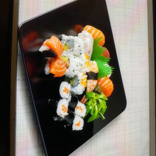 137 Sushi misto medio