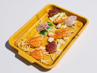 70 Sashimi grande, 18 pezzi pesce misto+ 2 amaebi