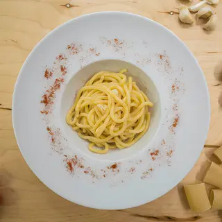 Spaghettoni aglio, olio, peperoncino e bottarga