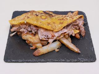Quesadilla con formaggio fusso e sfilacciata di maiale CBT