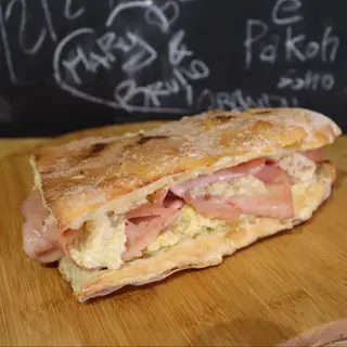 Delicato mezzo panuozzo