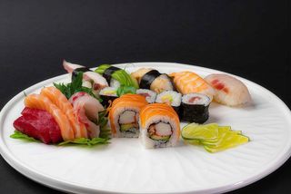 204. Sushi sashimi mix