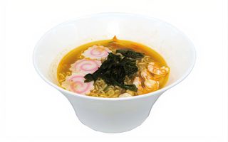 271. Ramen brodo con gamberi cotti e verdura