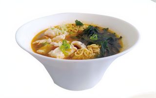 272. Ramen brodo con pollo e verdura