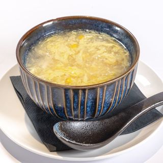 Zuppa di pollo con mais