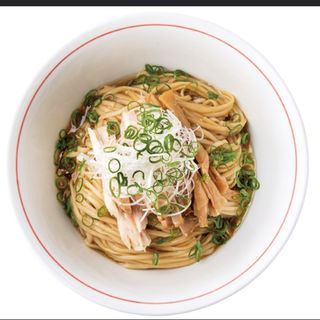 Zuppa di ramen con pollo