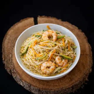 212 Spaghetti di riso con uovo, gamberi e verdure miste