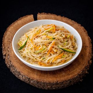 214 Spaghetti di riso con le verdure miste