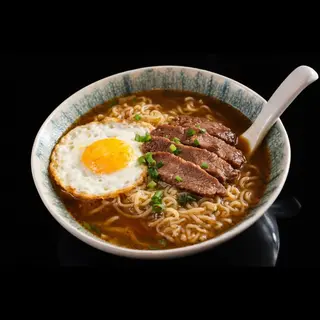 226 Ramen in brodo con uova e manzo