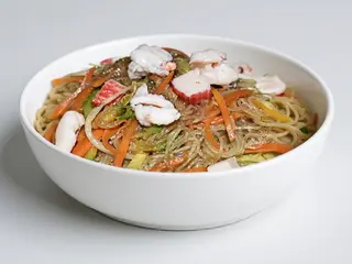 B11. Spaghetti di soia con gamberi