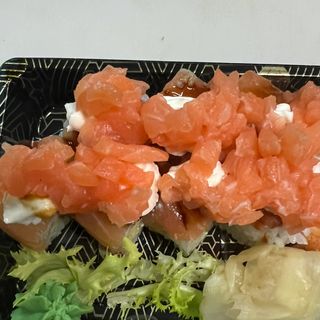 Uramaki avocado sopra Philadelphia