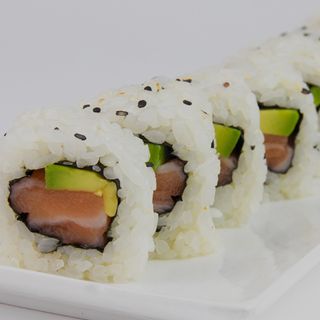 uramaki salmone e avocado 