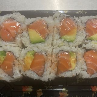 uramaki salmone  è avocado spicy