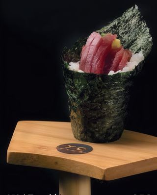 253. Temaki tonno