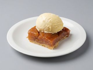 La tarte tatine con gelato alla vaniglia