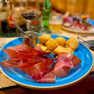 Coccoli con stracchino e prosciutto