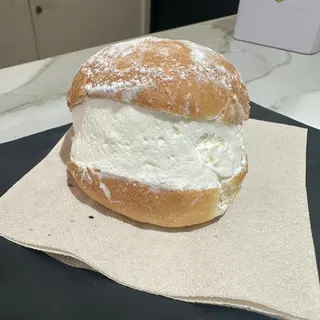 Maritozzo con Panna