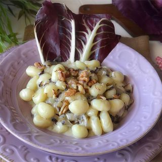 Gnocchi Gorgonzola Radicchio e Granella Nocciola
