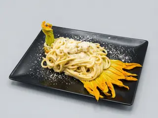 Tonnarello Rustico Crema di Zucchine, Fiori di Zucca, Provola e Pecorino
