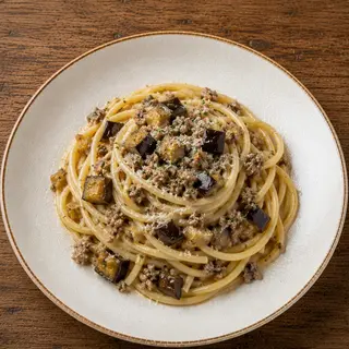 Spaghettoni al Ragù Bianco e Melanzane