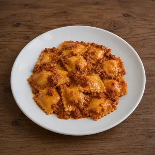 Ravioli ricotta e menta con pesto di pomodori secchi