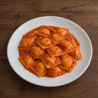 Ravioli ripieni di porchetta al sugo