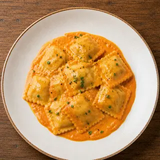Raviolo Genovese con Crema di Peperoni