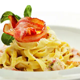 Fettuccine Pancetta, Funghi e Parmigiano