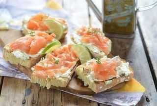 Bruschetta robiola e salmone