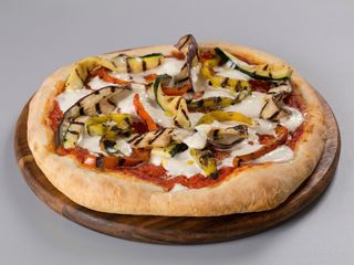 Pizza falafel con verdure grigliate