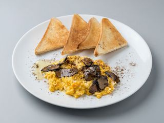 Uova con scaglie di tartufo della Lessinia