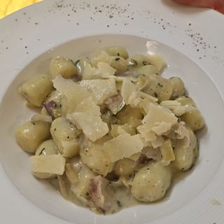 Gnocchi con porri, pancetta e Monte Veronese