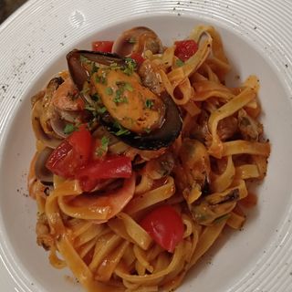 Tagliarini (o spaghetti) ai frutti di mare