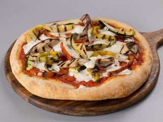 Pizza falafel con verdure grigliate