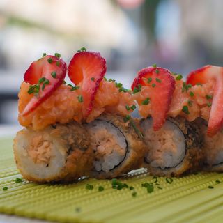 Strawberry salmon rolls - 4 pezzi