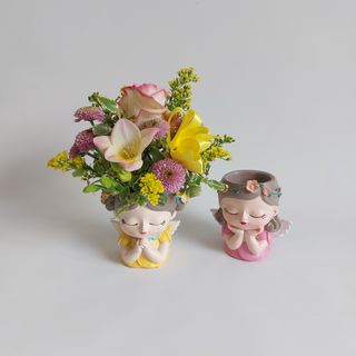 Vasino in ceramica con fiori misti