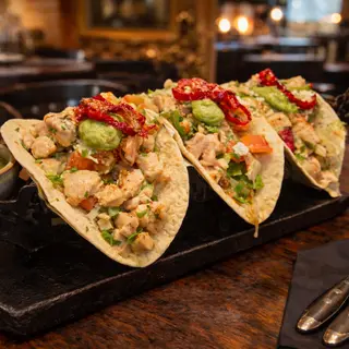 TACO DE POLLO/CHICKEN TACOS