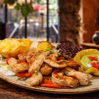 FAJITAS DE POLLO/CHICKEN FAJITAS